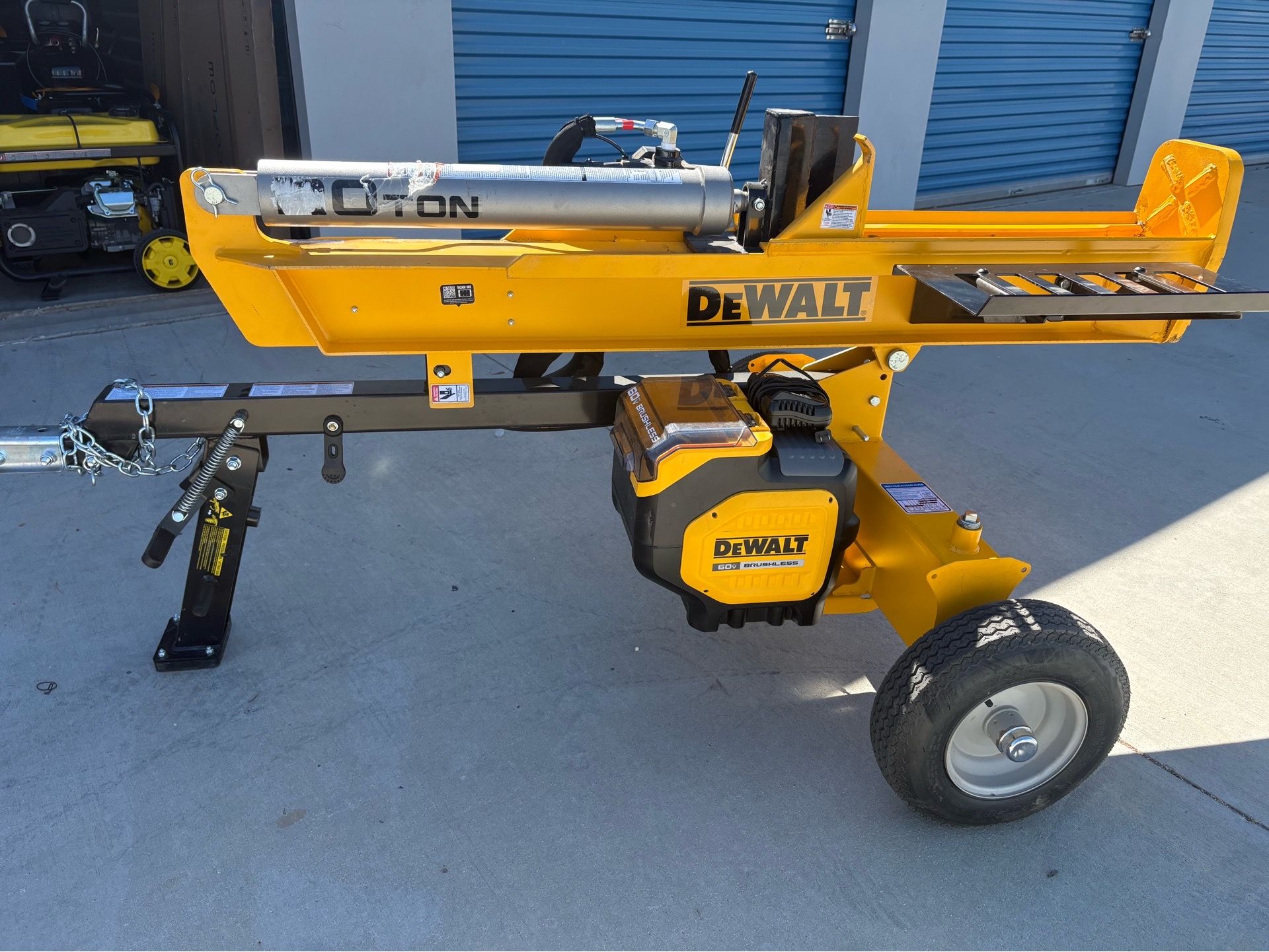 20-Ton 60V FLEXVOLT MAX Cordless Battery Powered Log Splitter Kit with (2) FLEXVOLT 4 Ah Battery and Charger