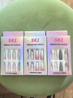 Press on nails