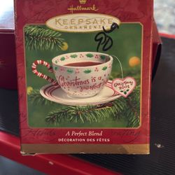 Hallmark Keepsake  2001 Xmas Ornament 