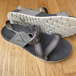 Chacos Womens 9