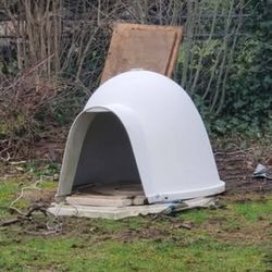 XXL igloo dog house $60