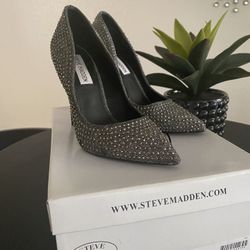 Steve Madden rhinestones pump