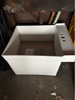 Utilatub 18 Gallon 24 In. X 20 In. Freestanding Laundry/Utility Sink in White