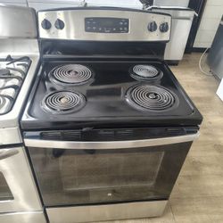 GE Electric Stove 220v In Excellent Working Condition 