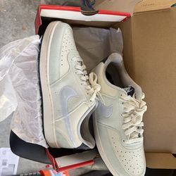 Nike dunk - size 10