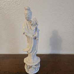 Blanc de chine porcelain figure of Quan Yin. Origin: China, circa 1970's c.
H: 10" W: 3" D: 3"
