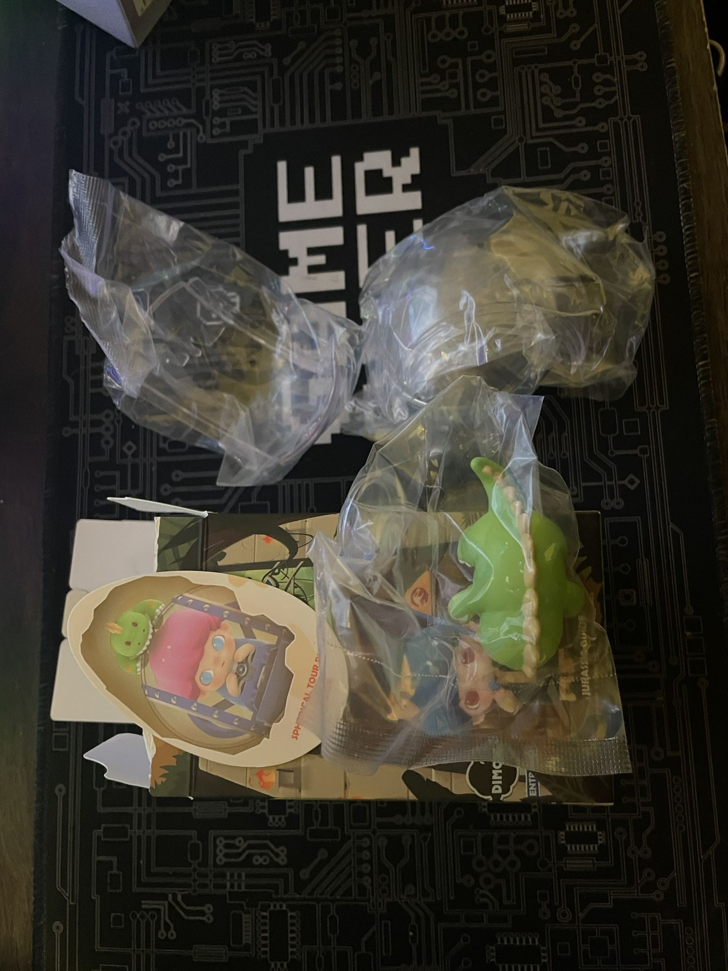 Popmart Jurassic World Spherical Tour Bus