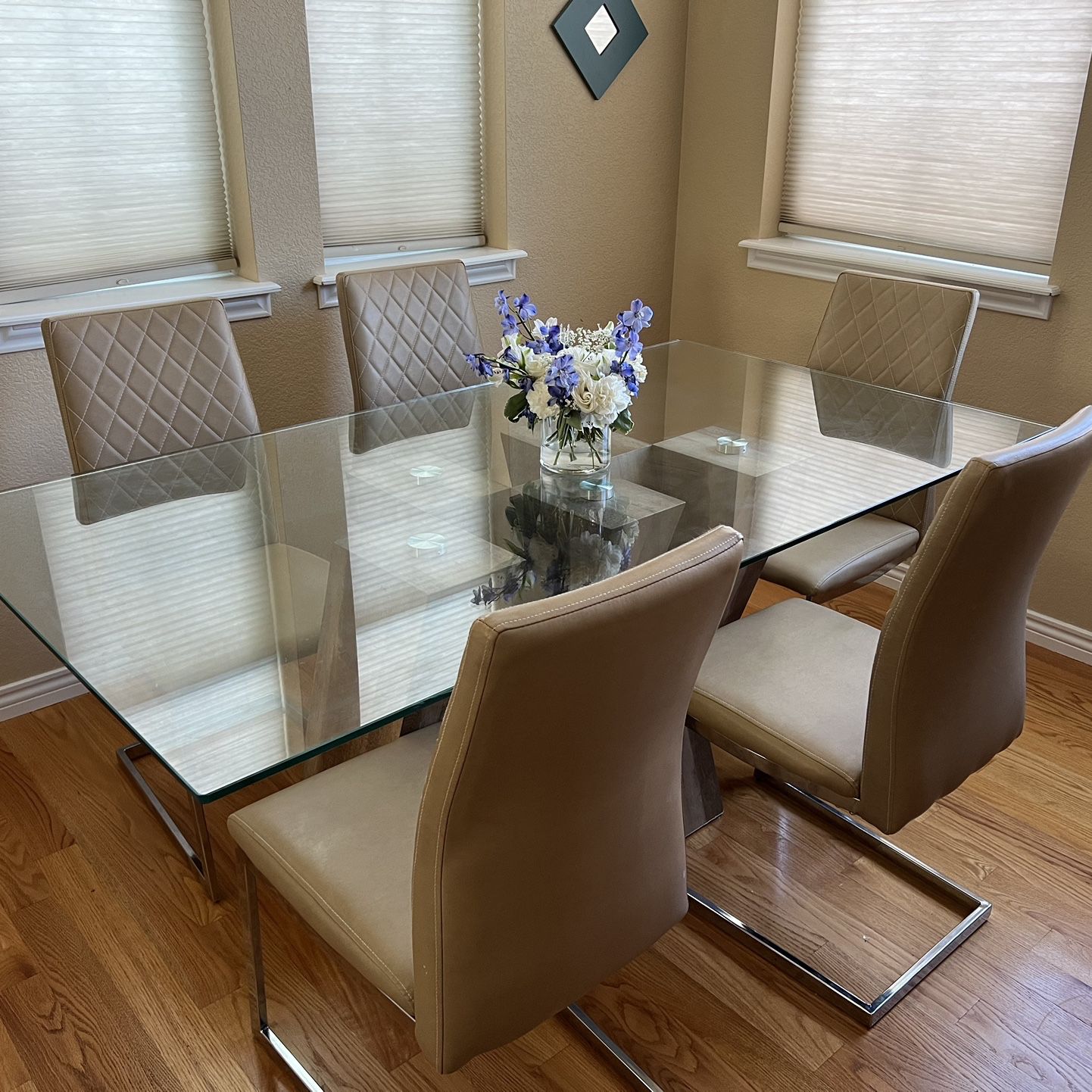 Dining Set In Great Condition 