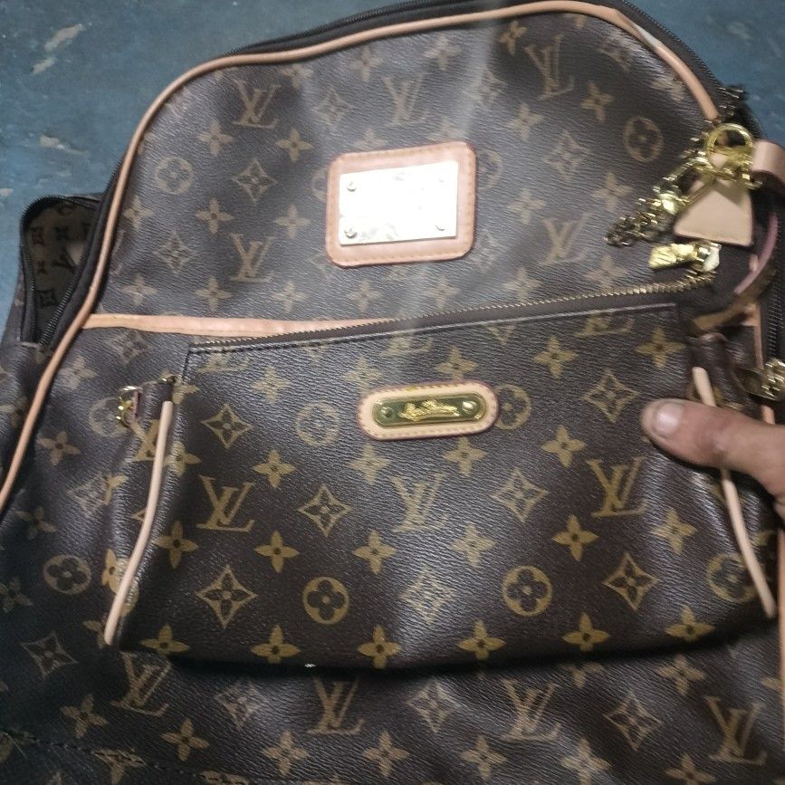 Louis Vuitton officer pouch Mint Condition!!! MAKE ME AN OFFER!! for Sale  in Lake Buena Vista, FL - OfferUp