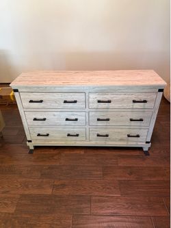 White rustic 6 drawer dresser