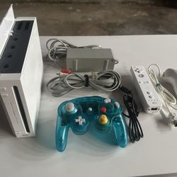 Nintendo Wii Bundle Over 11,000 Games  (Compatible With 21+ Retro Consoles)