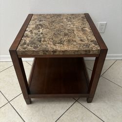 2 Identical End Tables !!