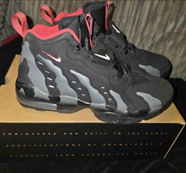 Nike Air DT Max 96 Deion Sanders Atlanta Falcons