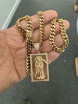 14 K stamped premium gold plated Miami Cuban Links and pendant
