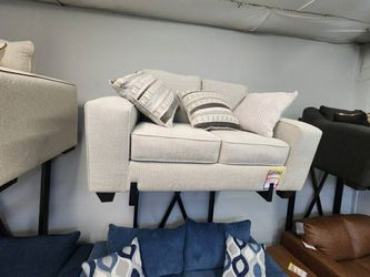 New OVERSIZE CHAIR need to sell asap