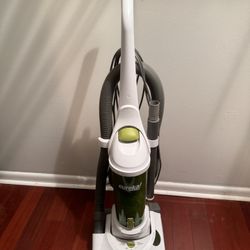 Bagless Upright Vacuum Cleaner