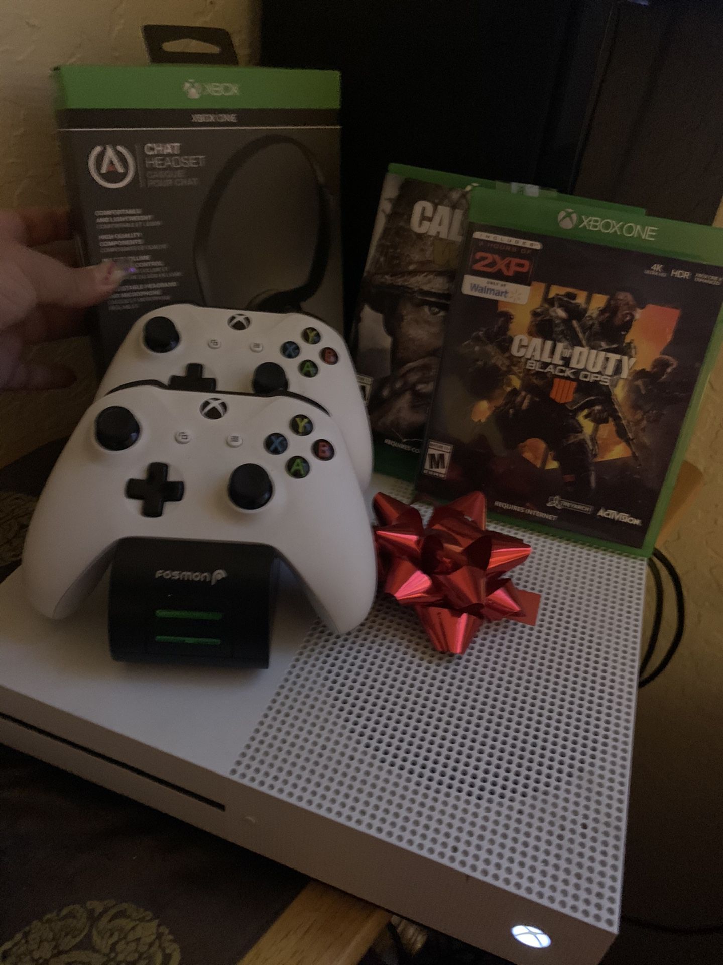 LOOK HERE!! XBOX ONE 500 GB - RARELY USED (ADULT FEMALE OWNED)