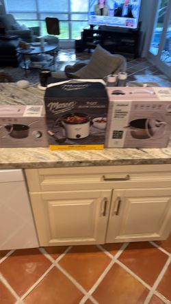 3qt Slow cooker, 4.3 qt sauce pan, .1.35 qt sauce pan