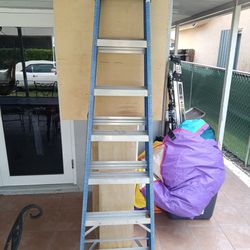 7foot Louisville ladder $40 delivery available 