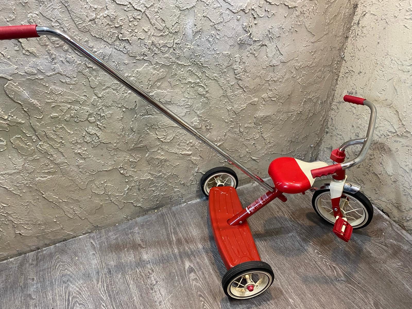 【中古品】Road Ready RR2UADS 2U Radio Flyer Classic Red Steel Dual Deck Tricycle - See My