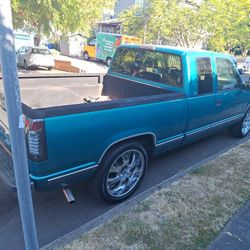 Chevrolet Silverado  96  N  Nissan Pathfinder  01