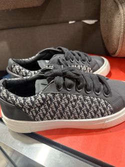 Men shoes size 10 1/2