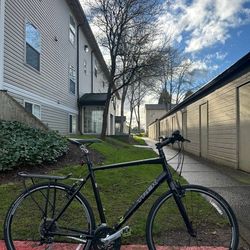 Trek 7.3 FX Hybrid / Commuter Bike – 22.5” (57 cm) Aluminium Bicycle