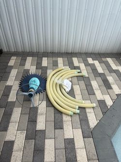 Barracuda G3 pool vacuum with accessories