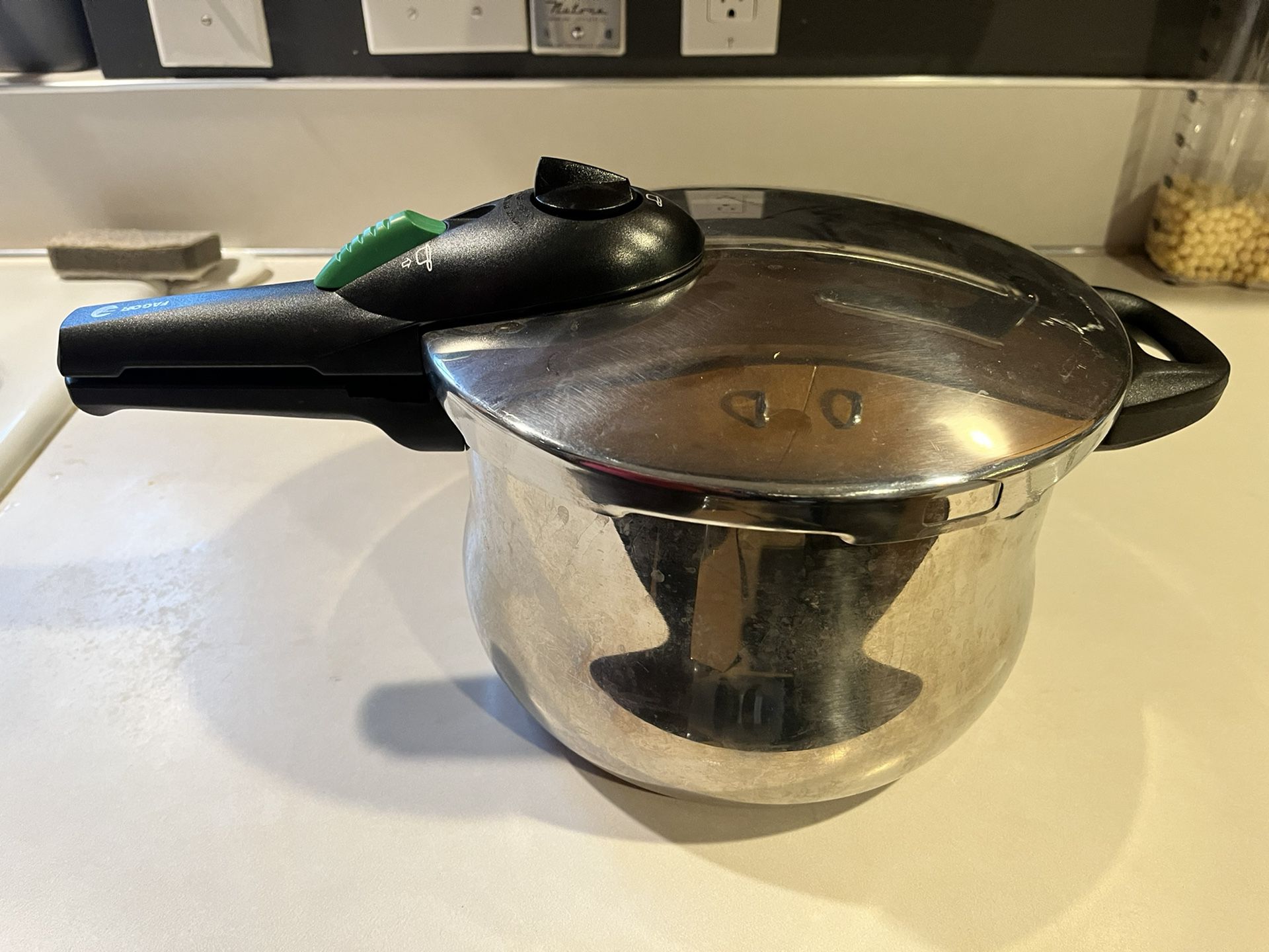 Fagor Pressure Cooker 8qt for Sale in Portland, OR - OfferUp