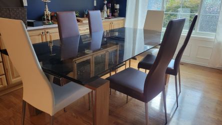 Helena Extendable Glass Table w/chairs