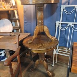 Set Of 2 Matching Claw Foot  End Tables 