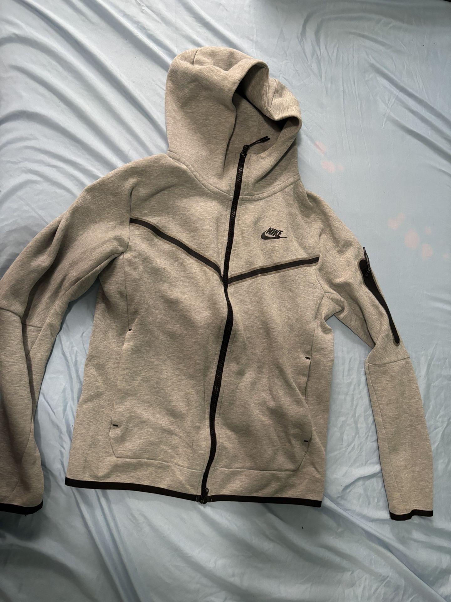 gray nike tech