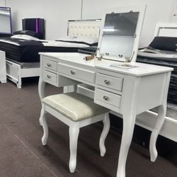 Vanity With Stool Floor Model Brand New! Regular Retail $499 Now Only $175