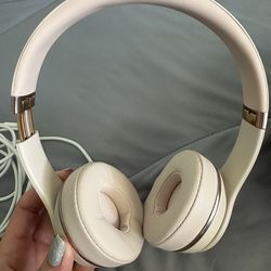 Beats Solo3 Rose Gold wireless headphones
