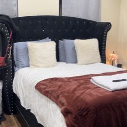 Black Velvet Tufted Bed Frame – Queen Size (FRAME ONLY)