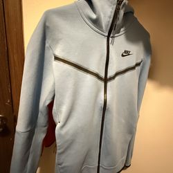Nike Tech Fleece Small in Men