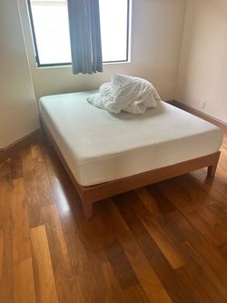 Queen size bed incl high quality mattress for FREE