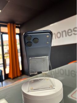 Like new blue iPhone 17 pro max 256gb unlocked for any carrier battery health 99%🥰 iPhone is in brand new condition. Everything works perfectly. ++++