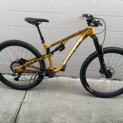 2023 Nukeproof Reactor (Med)