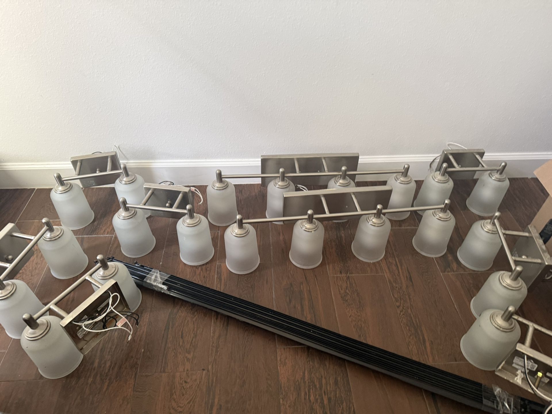 4 Light And 2 Light Fixtures