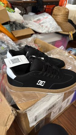Men’s size 9 sneakers