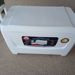 BRAND NEW IGLOO MARINE COOLER