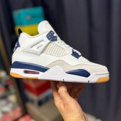 Men's white sports sneakers
