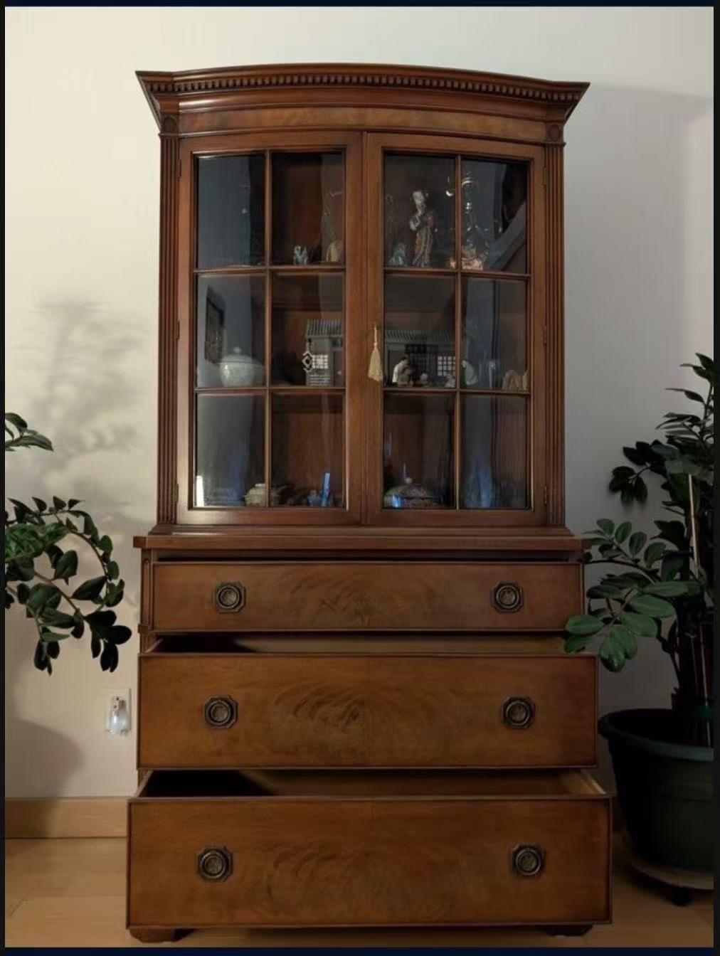 Vintage Estate Quality Mahogany Colonial Revival China Cabinet Glass Hutch Dentil crown molding