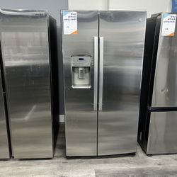 GE - Side By Side 2- Door Refrigerator In Stainless Steel