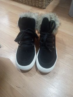 Soda Shoes 5.5 Womens
