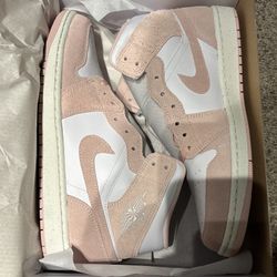 Air Jordan Retro 1 mid (pink & sail white) BNWB