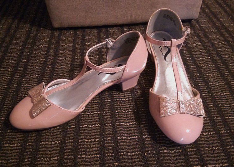 Pretty Shoes Youth Size 4/5 Brand New!