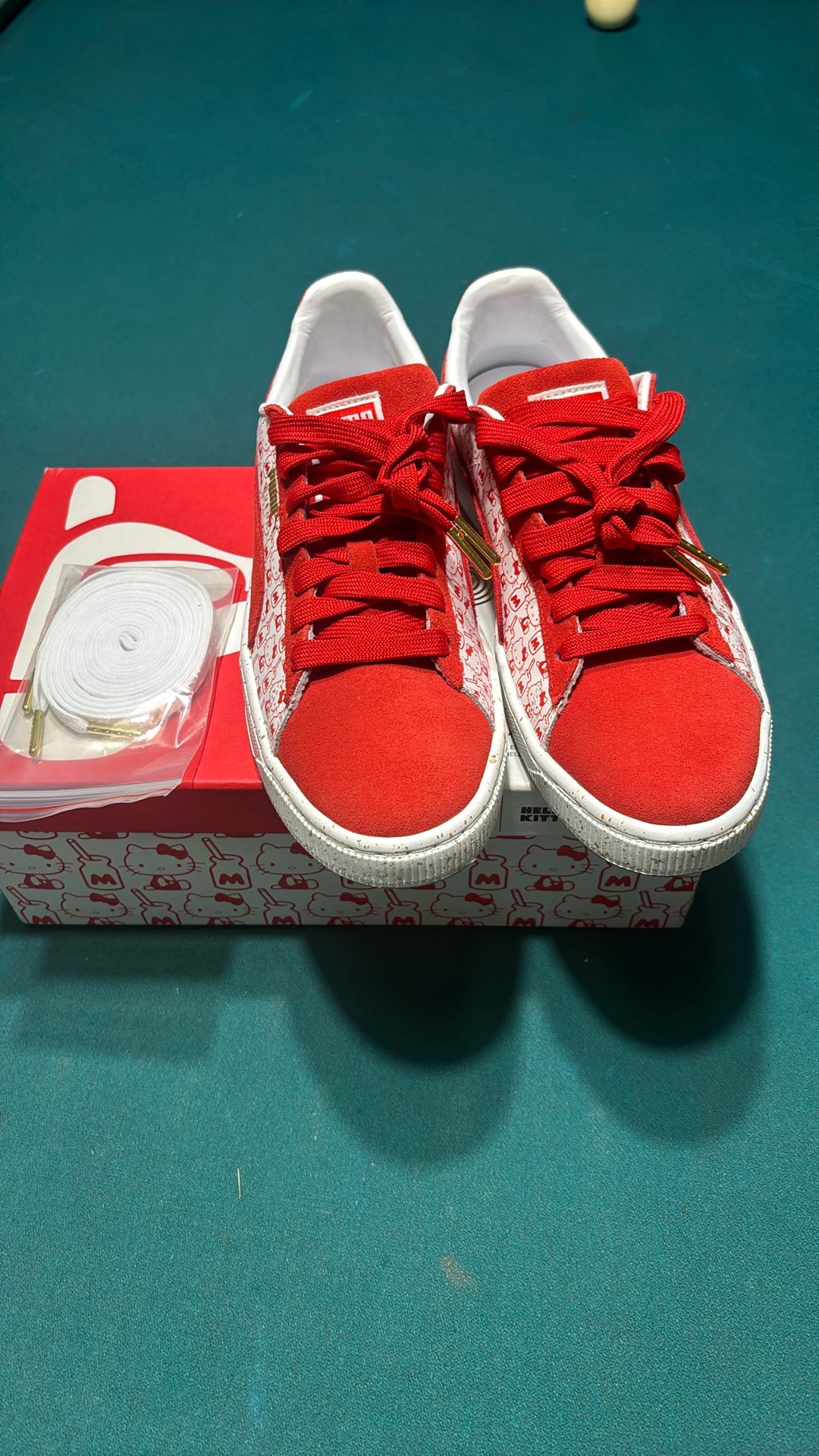 Puma Suede Hello Kitty Lady’s 6.5