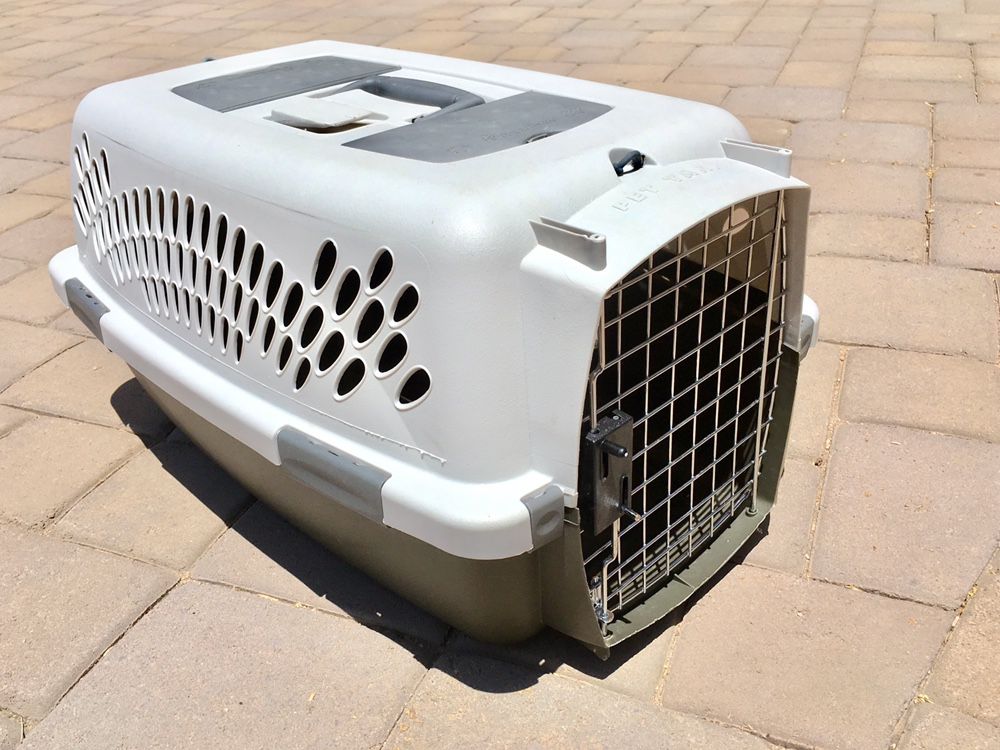 Petmate - Pet Taxi Carrier (LIKE BRAND NEW CONDITON)